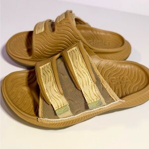 Hoka Kids Sandals in Brown and Cream